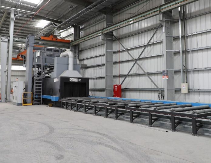 Automatic shot blasting machine with roller conveyor