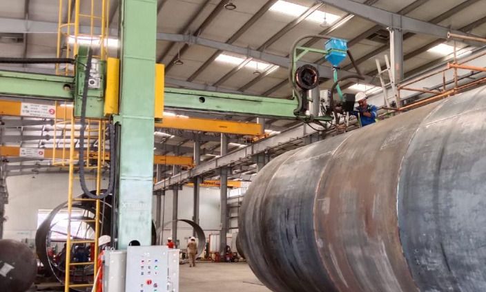 SAW column and boom welding a large shell