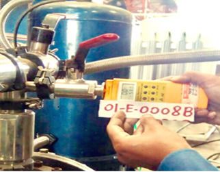 Vacuum drying machine with gauge reading